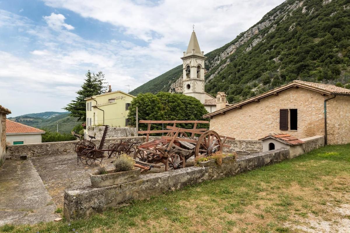 Casa Ridente Nella Valle Del Menotre Con Giardino Pale エクステリア 写真