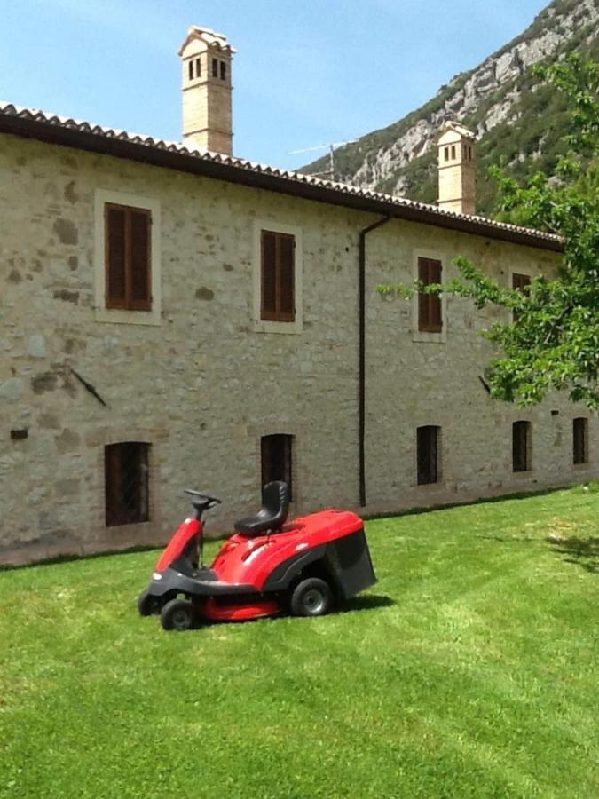 Casa Ridente Nella Valle Del Menotre Con Giardino Pale エクステリア 写真