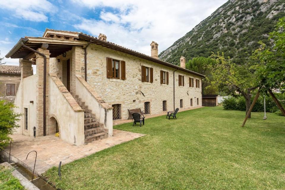 Casa Ridente Nella Valle Del Menotre Con Giardino Pale エクステリア 写真